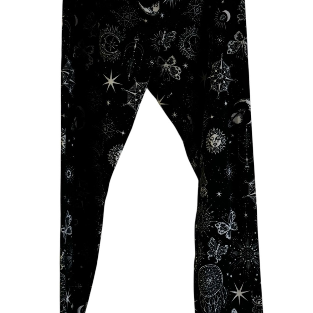 Black and white galaxy print leggings